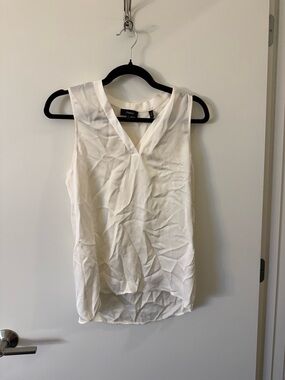 Theory Cream V-Neck Sleeveless Camisole